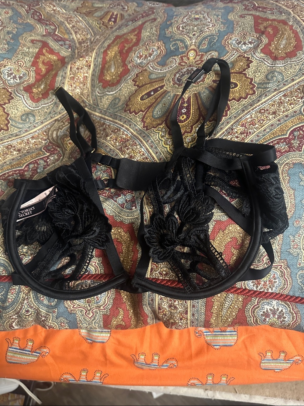 Veru sexy cut out bra- by Victoria’s Secret-NEW WITH TAGS